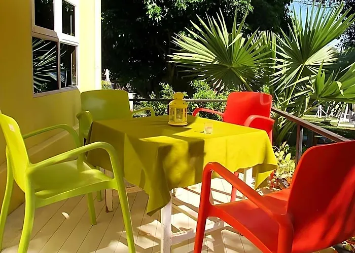 โรงแรม Rimthan Color สวนผึ้ง